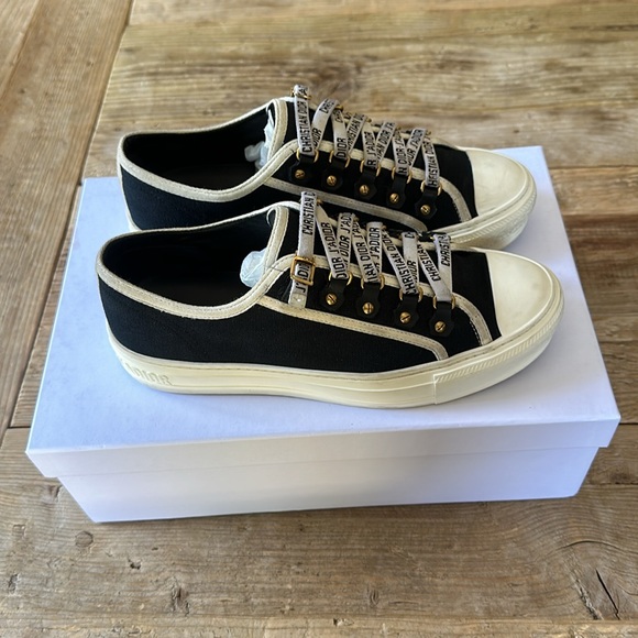 Dior Walk'n'Dior Sneaker / Trainers
Size 37 with original box retail $890 - Picture 2 of 8